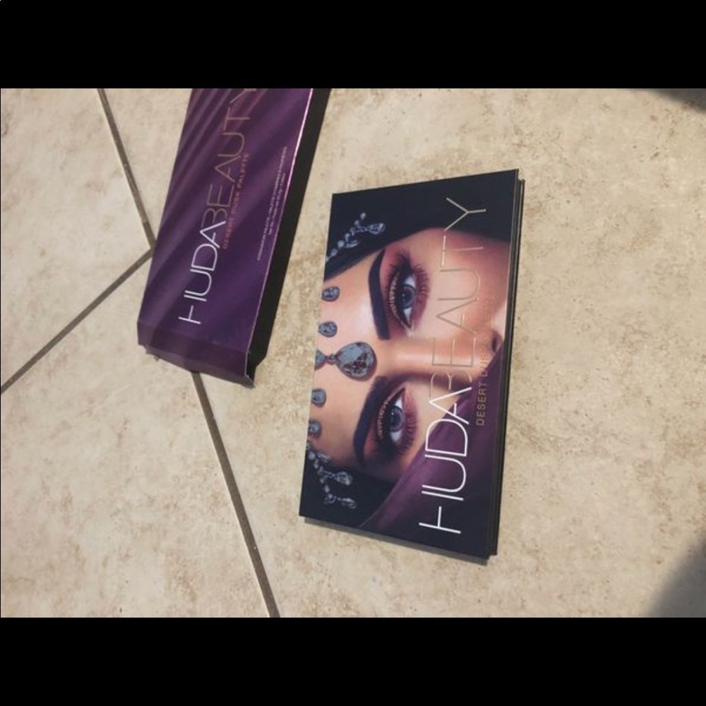 Huda beauty desert dusk palette